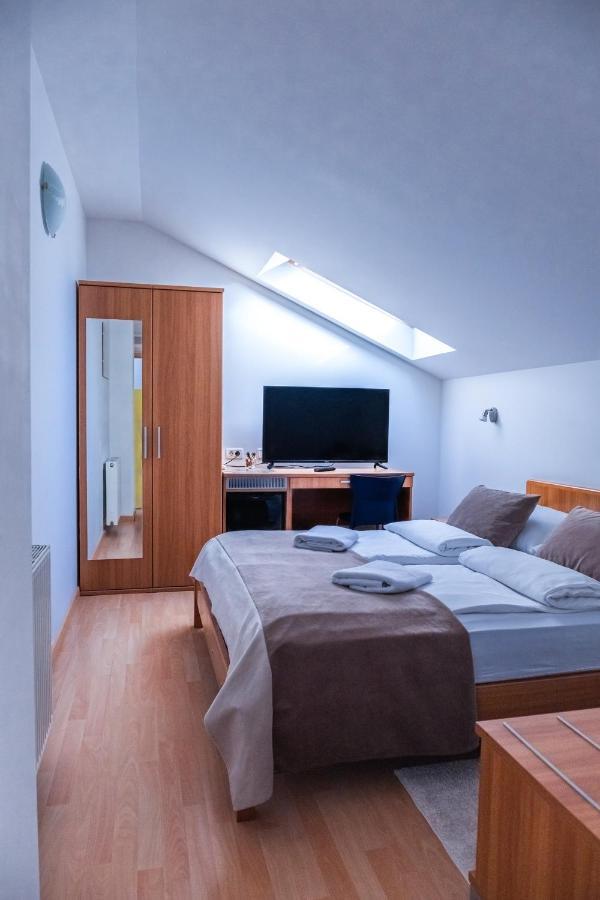 Garni Hotel Keltika Изола Екстериор снимка